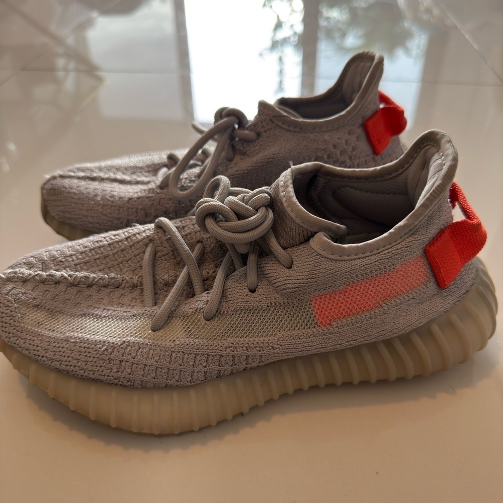 Yeezy Boost 350 V2 'Tail Light' US Men 4.5 / Women 6